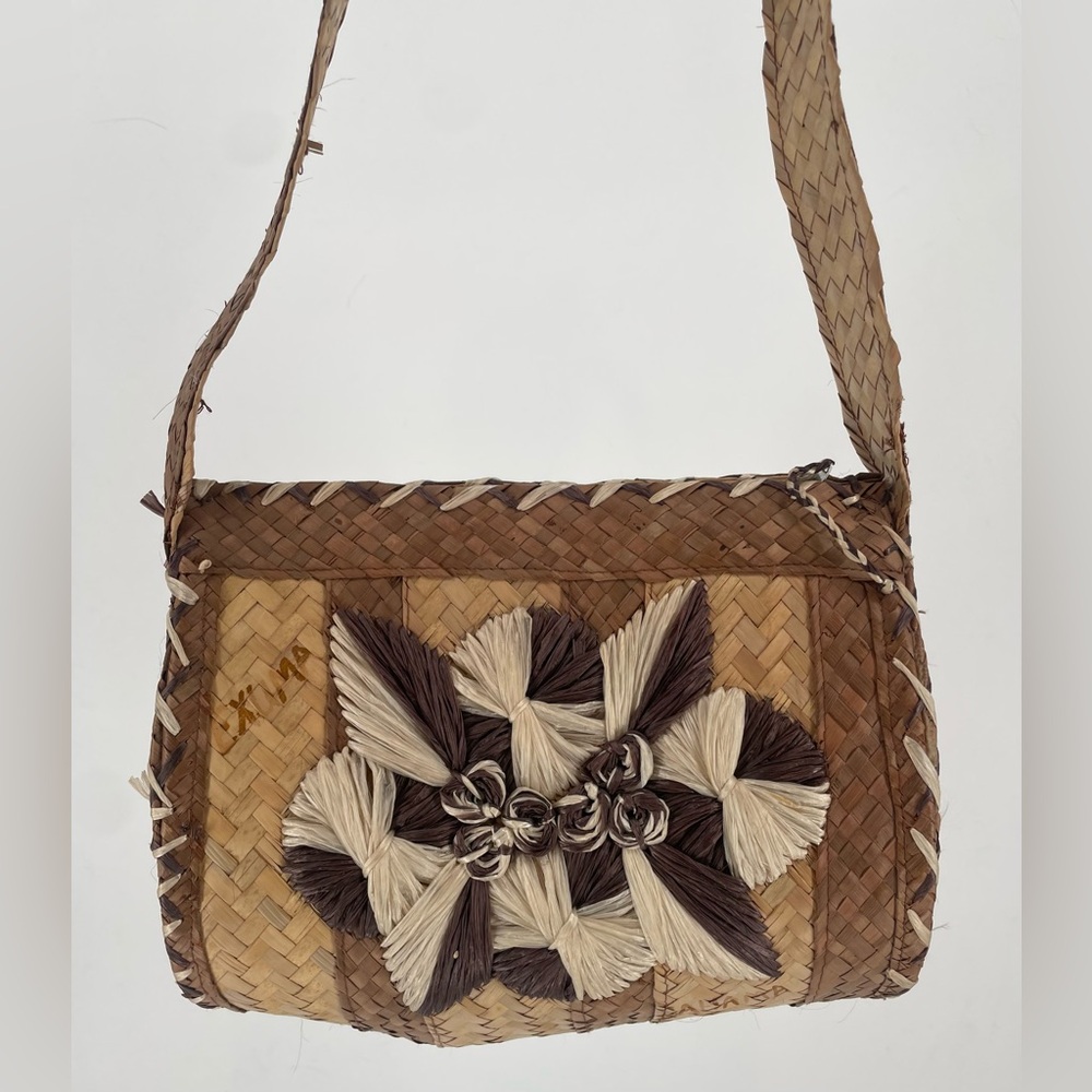 1960s Vintage Woven Straw / Raffia Tiki Barrel Purse / Shoulder Bag